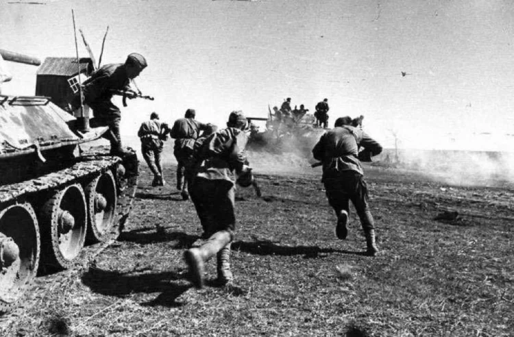 9 May - faşizm üzərində Qələbə Günü qeyd olunur