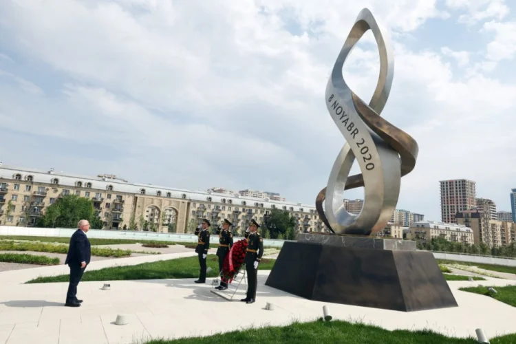 Yaşar Gülər Zəfər parkını ziyarət edib