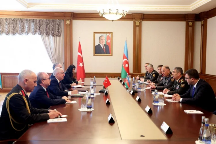 Azərbaycan və Türkiyə müdafiə nazirləri görüşüb VİDEO