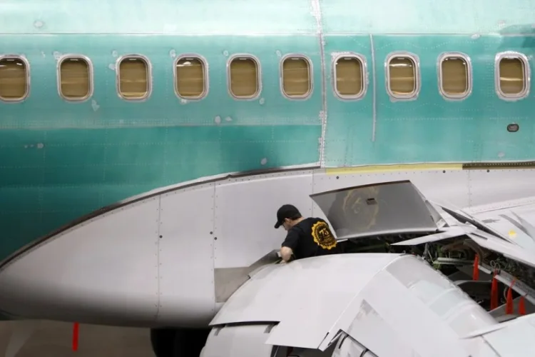 Çin “Boeing”in alınmasına qoyulan qadağanı götürüb