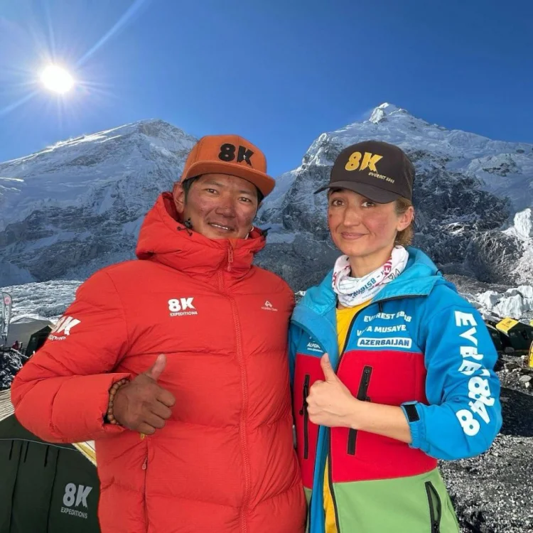 Azərbaycanlı alpinist qadın Himalay zirvələrini fəth edir