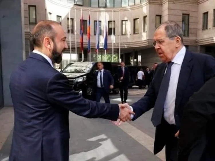 İrəvanda Mirzoyan və Lavrov arasında görüş başlayıb