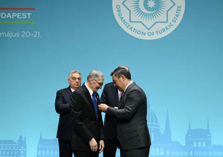 Əziz Sancara Əlişir Nəvai Beynəlxalq Mükafatı verilib FOTO