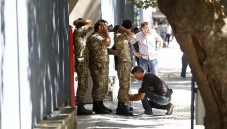 İstanbulda və daha 35 əyalətdə onlarla zabit həbs edilib