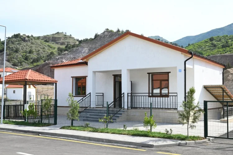 Laçının Bəylik kəndinə yola salınan köç çatıb YENİLƏNİB