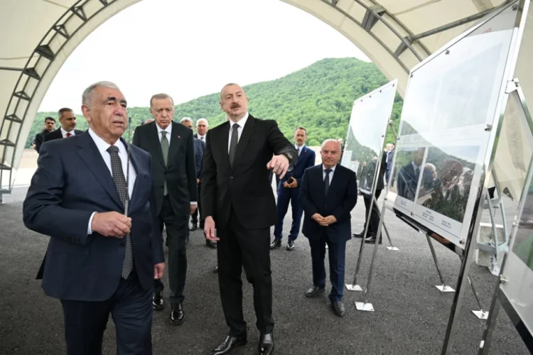 Əliyev və Ərdoğan Kəlbəcər-Laçın avtomobil yoluna baxıblar