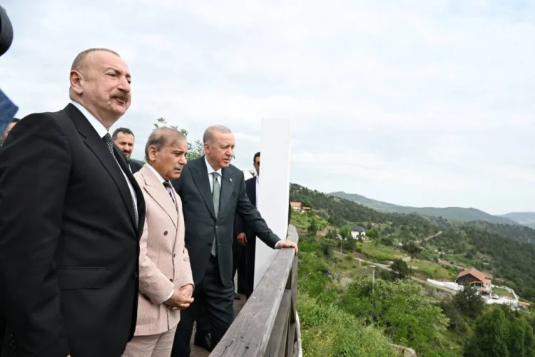 Əliyev, Ərdoğan və Şərif Laçın şəhərindəki gəzinti zonasında
