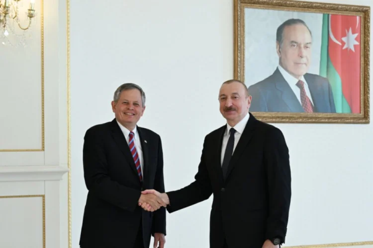 İlham Əliyev ABŞ senatoru Stiv Deynsi qəbul edib YENİLƏNİB
