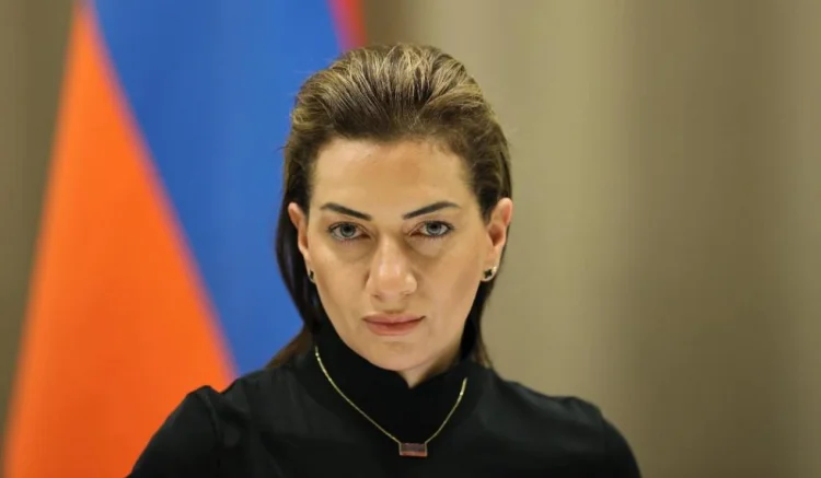 Anna Akopyan Erməni kilsəsini aşağıladı