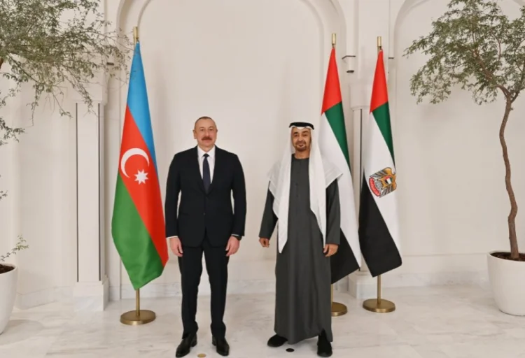 İlham Əliyev BƏƏ Prezidentinə zəng edib
