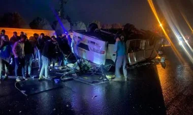 Hatayda işçiləri daşıyan mikroavtobus aşıb, 25 yaralı var