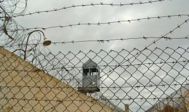 Cəzaçəkmə müəssisəsində dam örtüyü uçub, məhkum ölüb