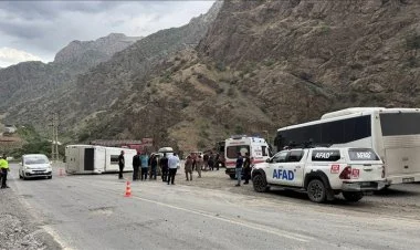 Türkiyədə avtobus aşıb, 12 hərbçi yaralanıb FOTO