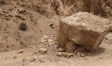 Şərurun Havuş kənd yolunda qaya uçqunu olub