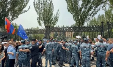 İrəvanda Matviyenkonun səfərinə qarşı etiraz aksiyası