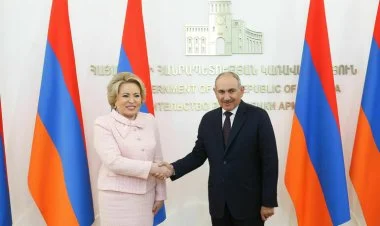 Paşinyan Matviyenko ilə görüşüb
