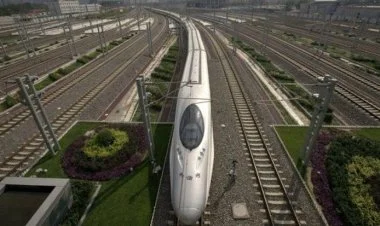 Çin saatda 1000 km sürətlə gedən qatarı sınaqdan keçirib