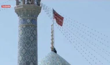 İranın Qum şəhərində qisas rəmzi olan bayraq qaldırılıb