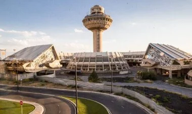 Azərbaycanlılar İrəvanda, ermənilər isə Bakı aeroportundadır