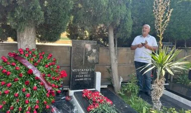 Çingiz Mustafayev məzarı önündə anıldı