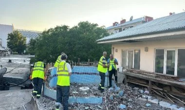 Binanın damında qanunsuz inşa olunan hovuz sökülüb