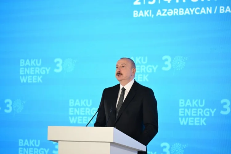 İlham Əliyev “Baku Energy Forum”da iştirak edib