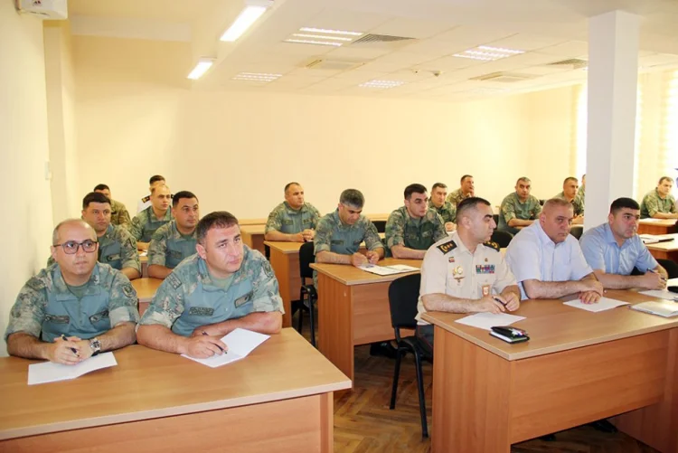 NATO-nun Mobil Təlim Qrupu ilə treninq keçirilir