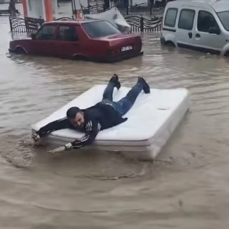 Güclü yağış Trabzon vilayətində daşqınlara səbəb olub FOTO