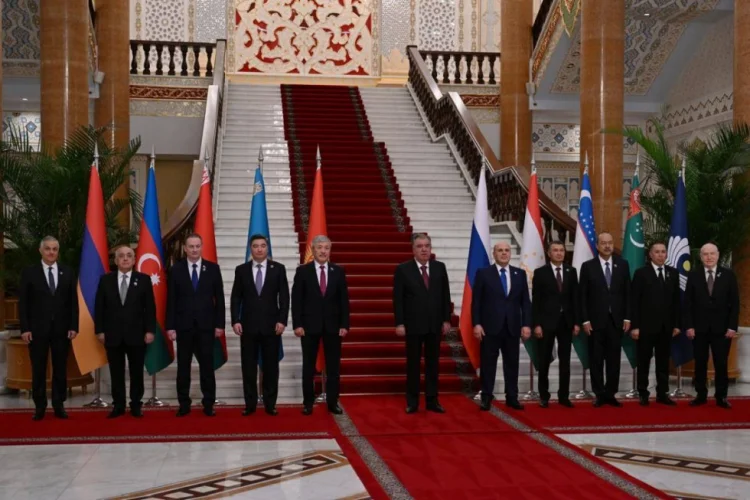 MDB Hökumət Başçıları Tacikistan Prezidenti ilə görüşüb