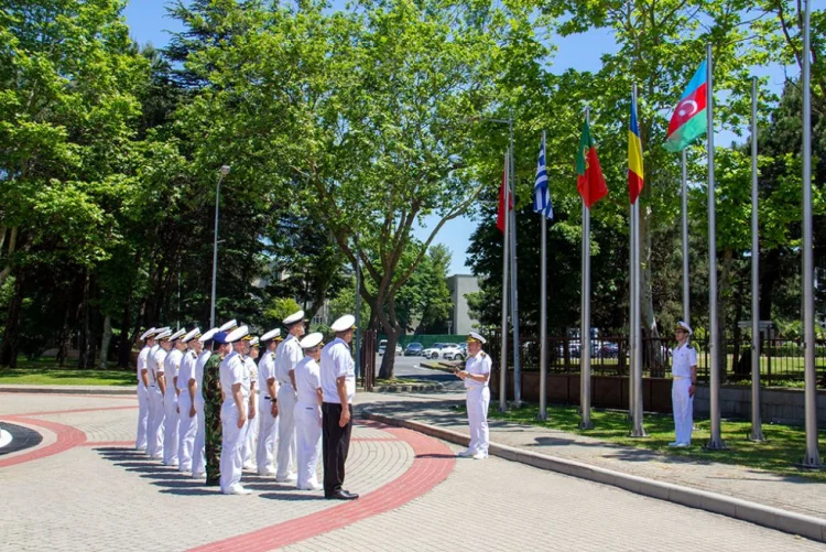 NATO mərkəzində Azərbaycan bayrağı qaldırıldı FOTO