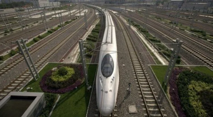 Çin saatda 1000 km sürətlə gedən qatarı sınaqdan keçirib