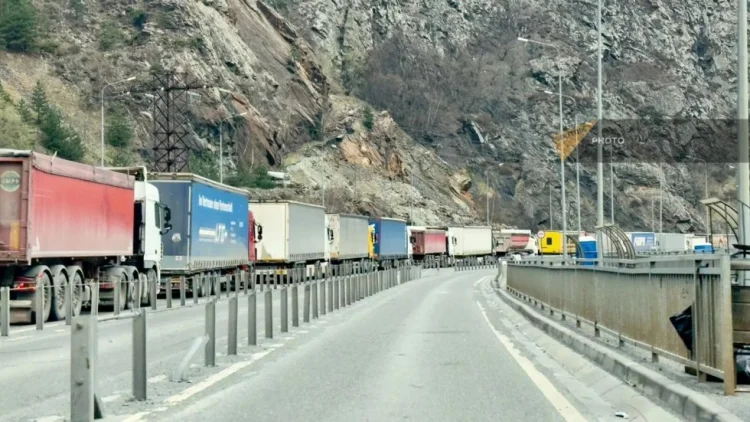 Ermənistan-Gürcüstan sərhədində problem yaranıb