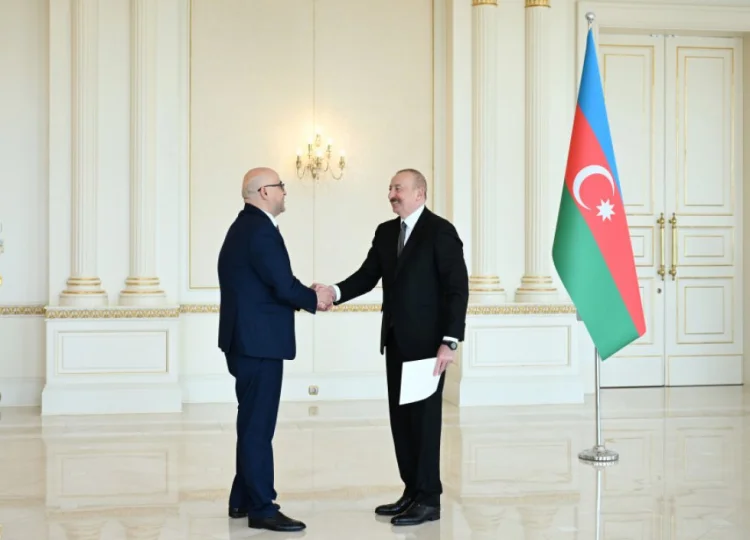 Əliyev Fələstinin yeni səfirinin etimadnaməsini qəbul edib