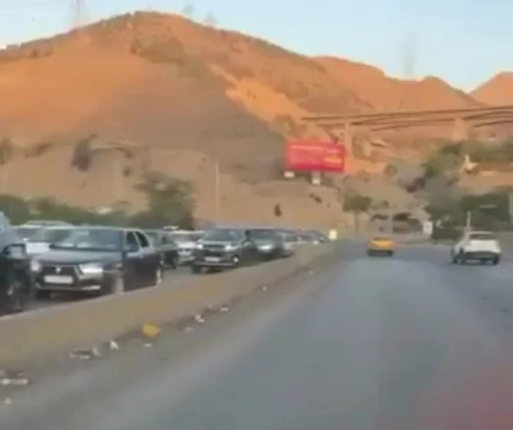Tehran sakinlərı şəhəri tərk etməkdə davam edir