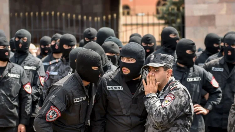 Ermənistanda tutatutdur: polis həbslər həyata keçirir