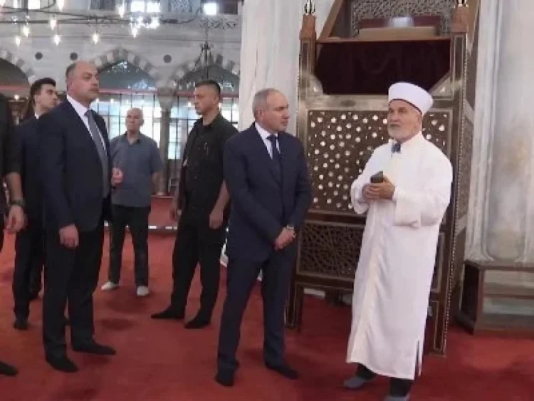 Paşinyan İstanbulda Göy məsciddə olub VİDEO