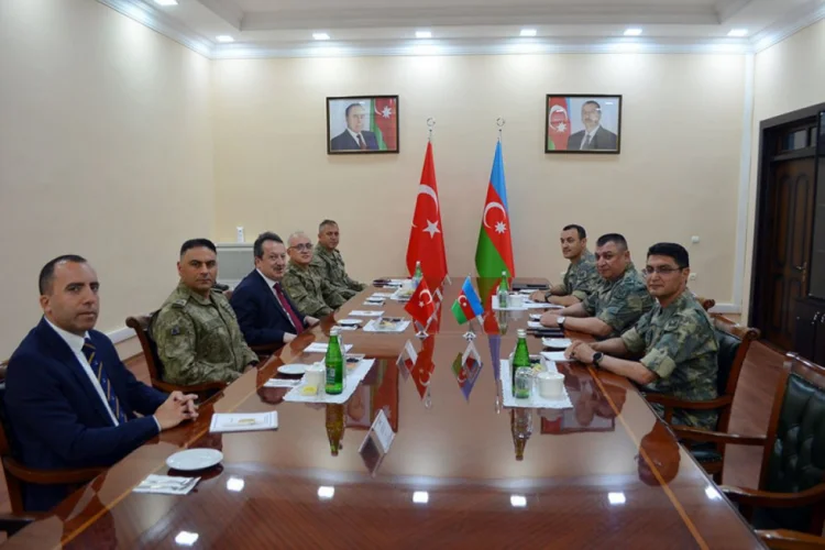 Türkiyə nümayəndə heyəti Quru Qoşunları Komandanlığında