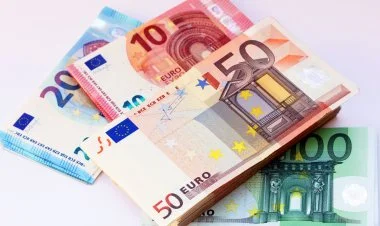 Avronun məzənnəsi 46 aylıq fasilədən sonra 2 manatı keçib