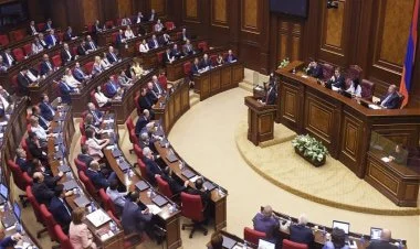 Parlament "Ermənistan Elektrik Şəbəkələri"ni milliləşdirir