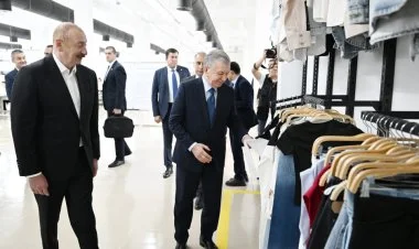 Əliyev və Mirziyoyev Xankəndidəki tikiş fabrikində olub