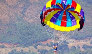 Siyəzəndə qadın paraşütlə Beşbarmaq qayasına çırpılaraq ölüb
