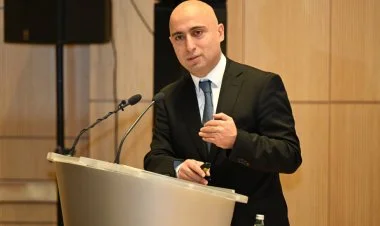 Azərbaycan məktəblərində rus bölmələri bağlanacaqmı?