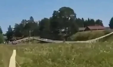 Rusiyada dini yürüş zamanı körpü uçub