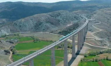 Qars-İğdır-Naxçıvan dəmir yoluna 2,4 mlrd avro cəlb olunub