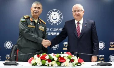 İstanbulda Azərbaycan və Türkiyə müdafiə nazirləri görüşüb