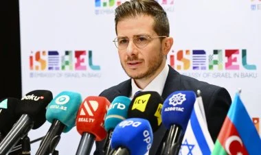 İsrail səfiri mətbuat konfansı keçirib