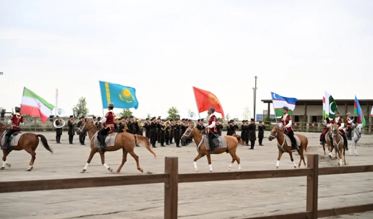 Qarabağ atlarının “Zəfər” şousu FOTO