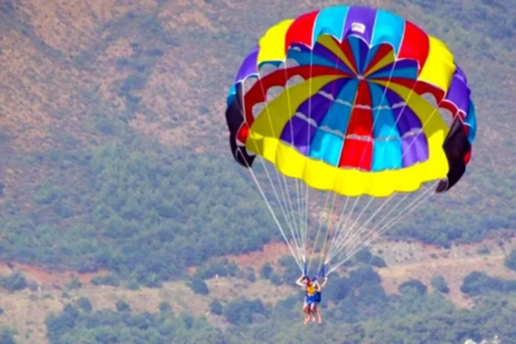 Siyəzəndə qadın paraşütlə Beşbarmaq qayasına çırpılaraq ölüb