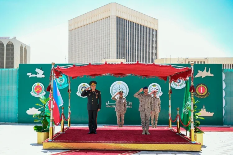 Kərim Vəliyev Səudiyyənin Baş Qərərgah rəisi ilə görüşüb