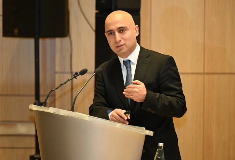 Azərbaycan məktəblərində rus bölmələri bağlanacaqmı?